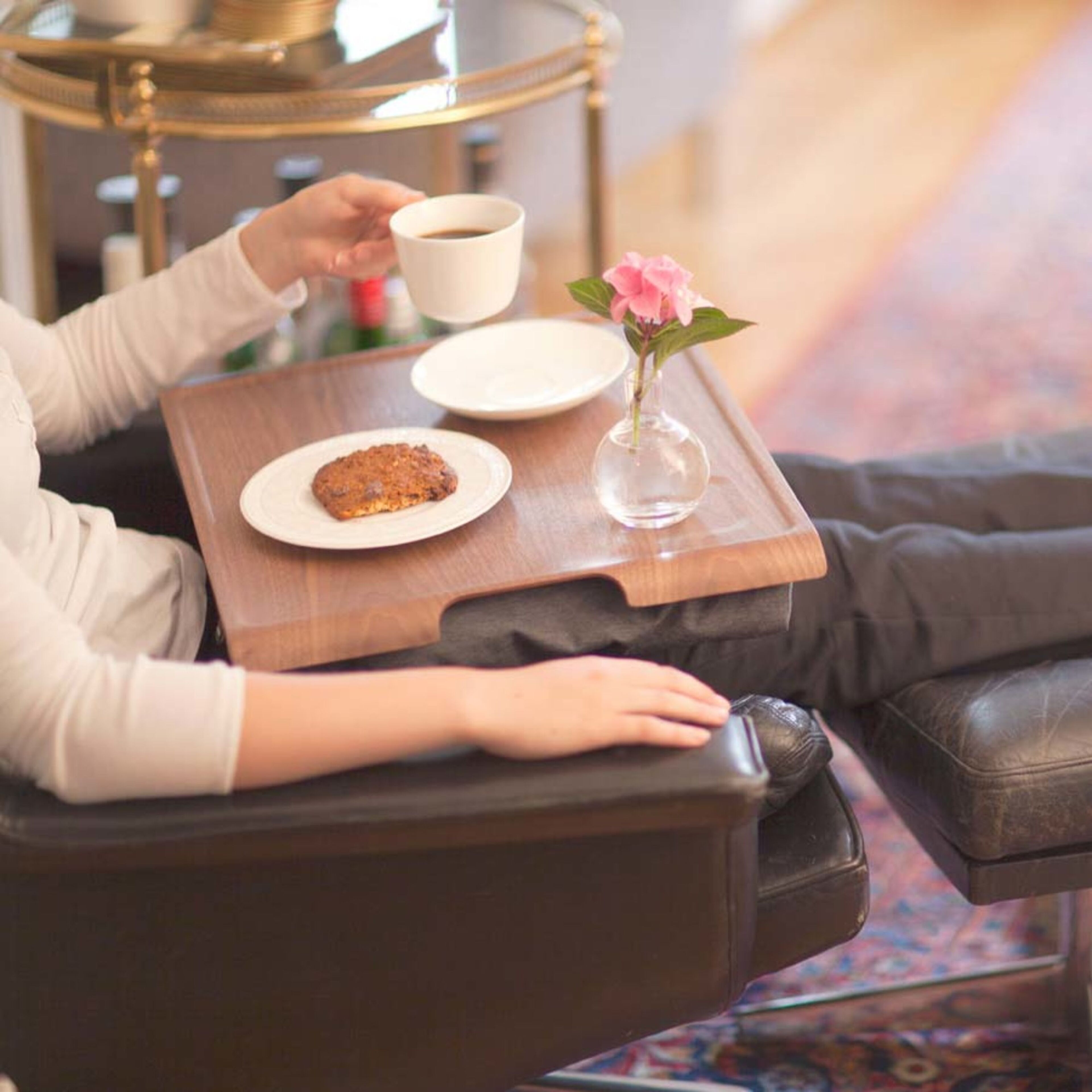 bosign-laptray-anti-slip-bakke-valnoed-graa-261303-43829-5