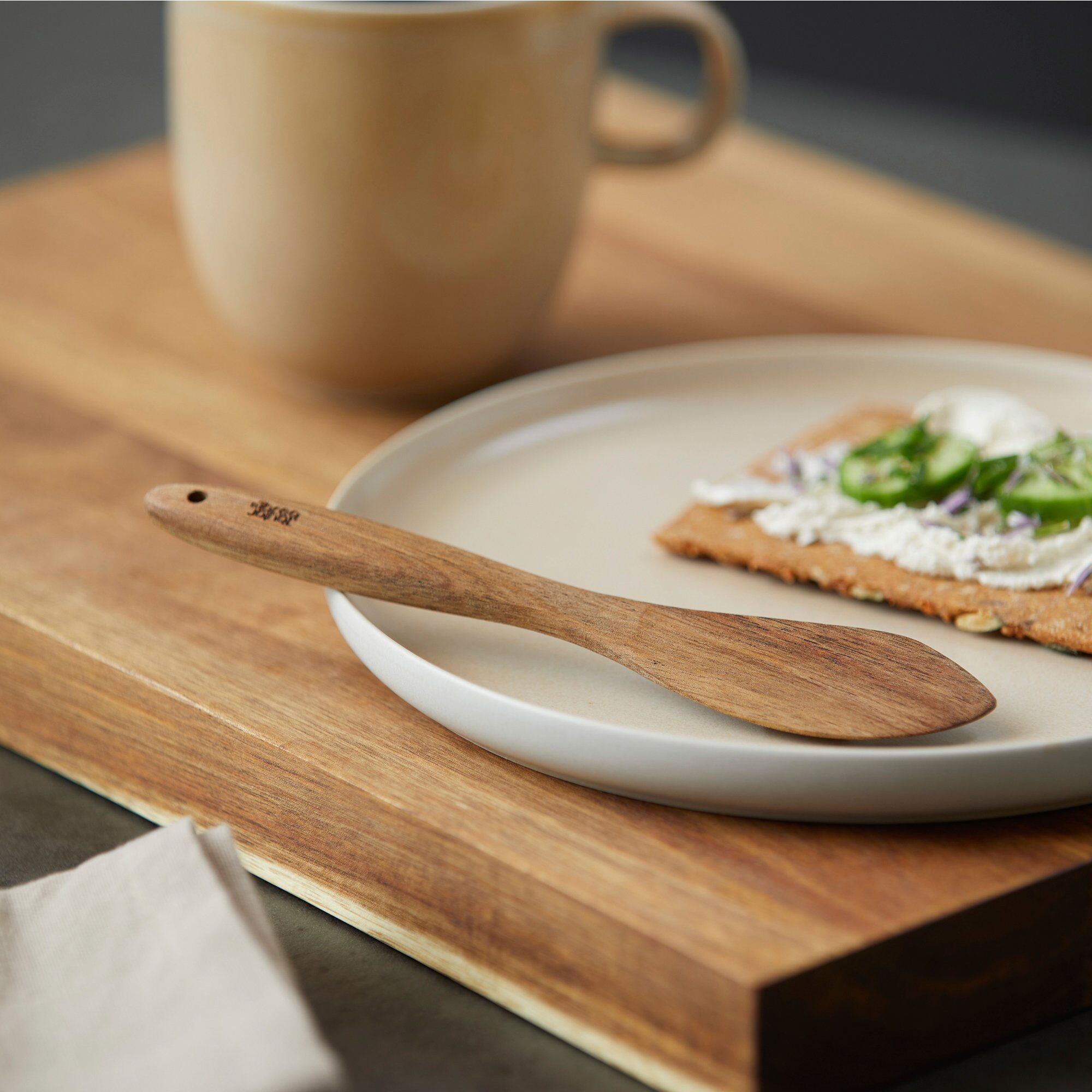 Alternativ bild 1 för Kitchenware by Tareq Taylor Tarragon smörkniv 17 cm, akaciaträ