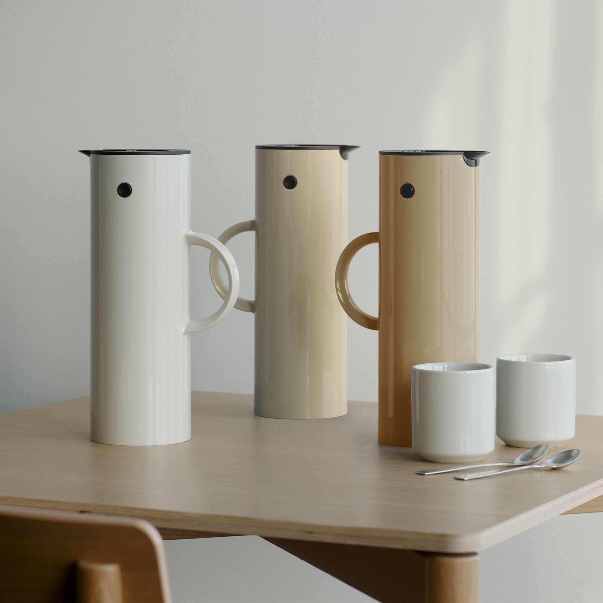 Alternativ bild 1 för Stelton EM77 termoskanna 1 liter, warm sand