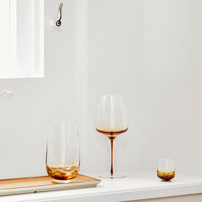 Käsinpuhallettu valkoviinilasi ‘Amber’