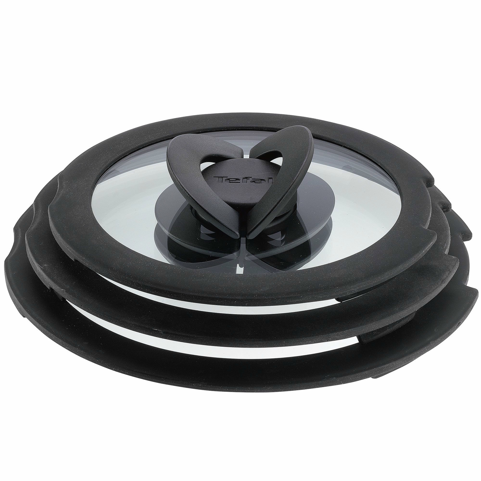 Opgrader dit køkken med Tefal Ingenio glaslåg, 3 stk. Disse alsidige låg er designet til at passe perfekt til Tefal Ingenio-gryderne, hvilket gør madlavningen nemmere og mere effektiv. Lågene er fremstillet af robust glas, som giver dig mulighed for at holde øje med madlavningen uden at løfte låget. De er både ovn- og opvaskemaskinesikre, og deres smarte design gør dem nemme at stable, hvilket sikrer bedre opbevaring. Med Tefal Ingenio glaslåg får du praktisk funktionalitet og moderne stil i dit køkken.

- Passer til Tefal Ingenio-gryder
- Gennemsigtigt glas til nem overvågning
- Stabelbart design til pladsbesparelse
- Ovn- og opvaskemaskinesikkert
- Holdbarhed og kvalitet fra Tefal
- Let at rengøre og vedligeholde