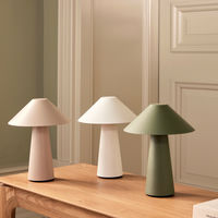 Cannes IP44 portabel bordslampa, vit