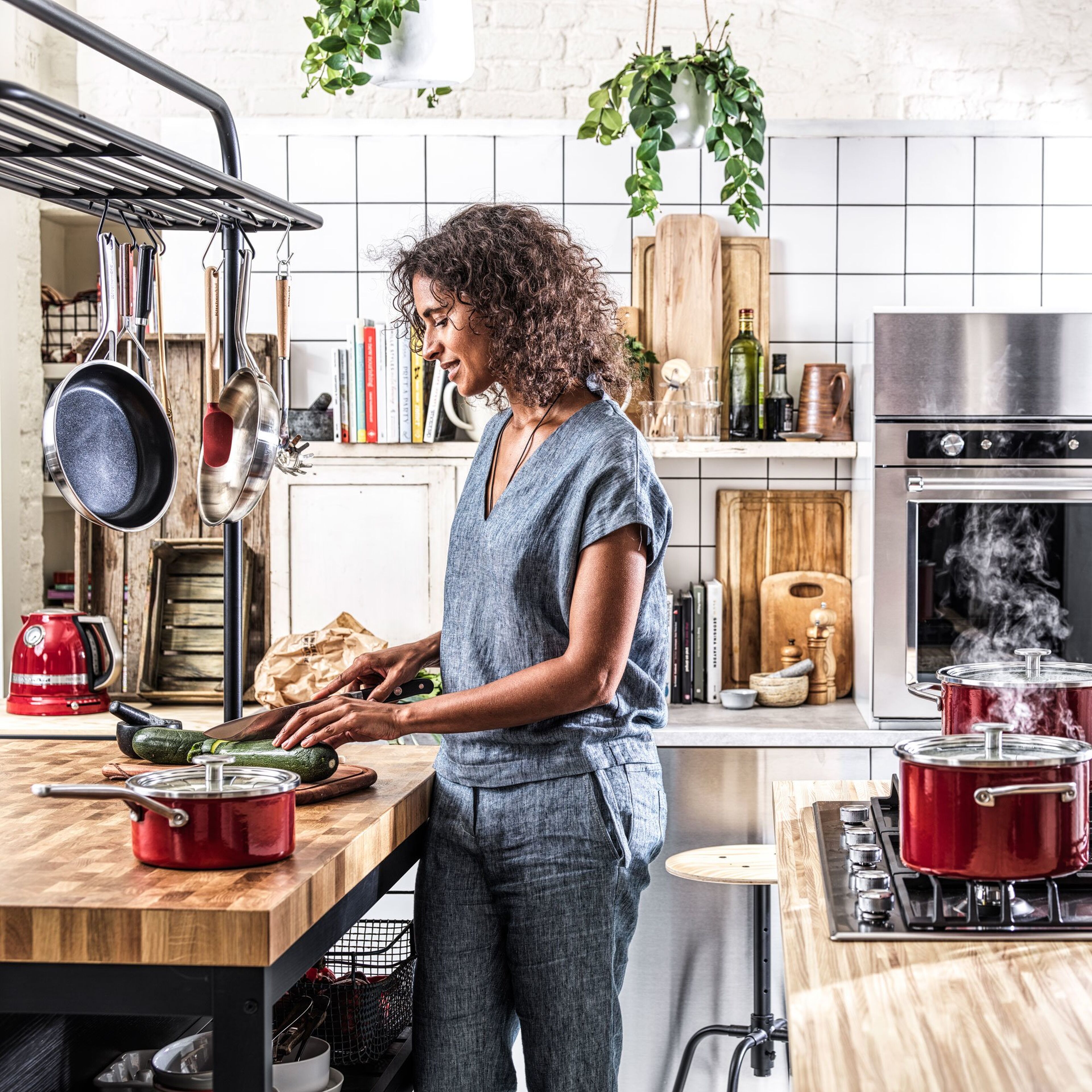 kitchenaid-cookware-collection-kasserolle-m-laag-sort-18-cm-cc003287-001-44346-3