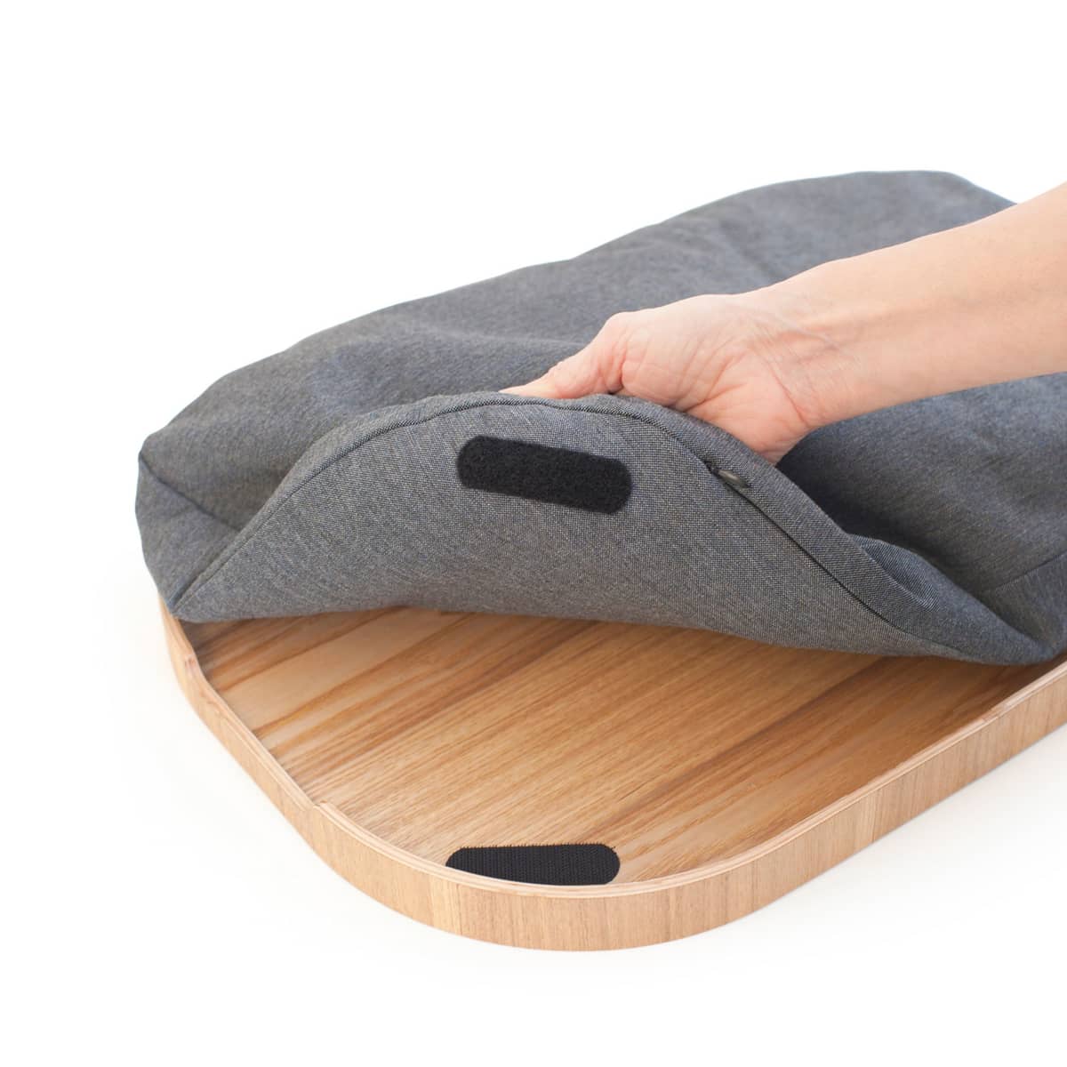 CurveLine Laptray knäbricka med anti-slip, large, pilträ