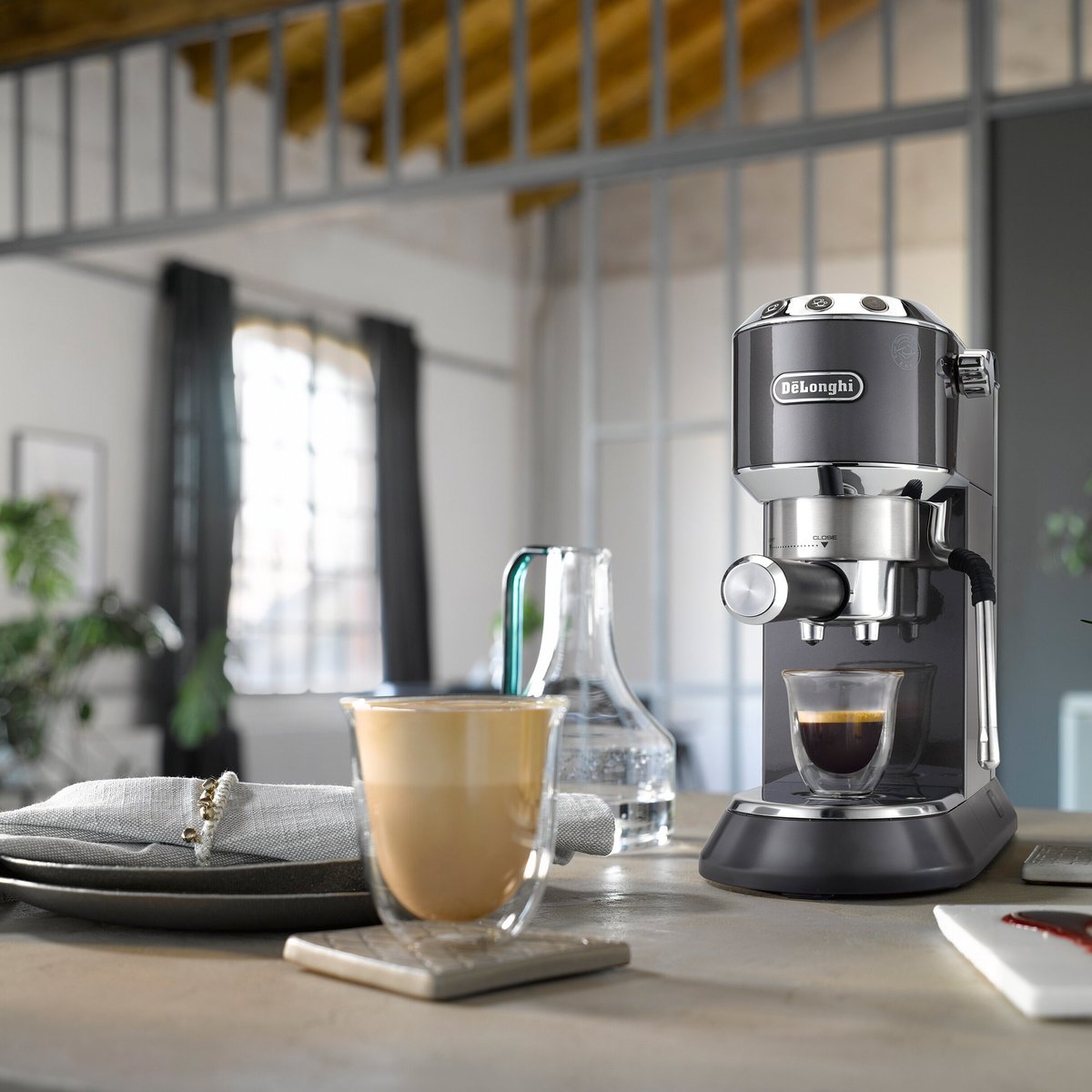 EC885 Dedica Arte espressomaskin, grå