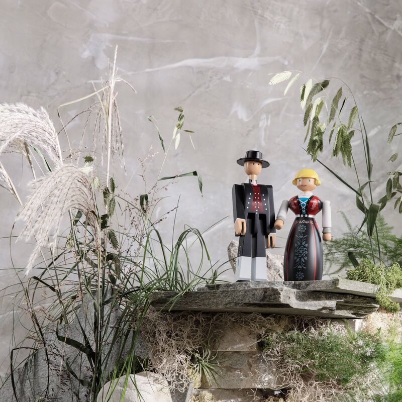 Norsk bunad-man, svart/röd/vit