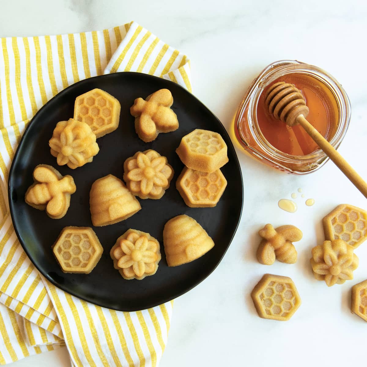 Nordic Ware Busy Bee bakform