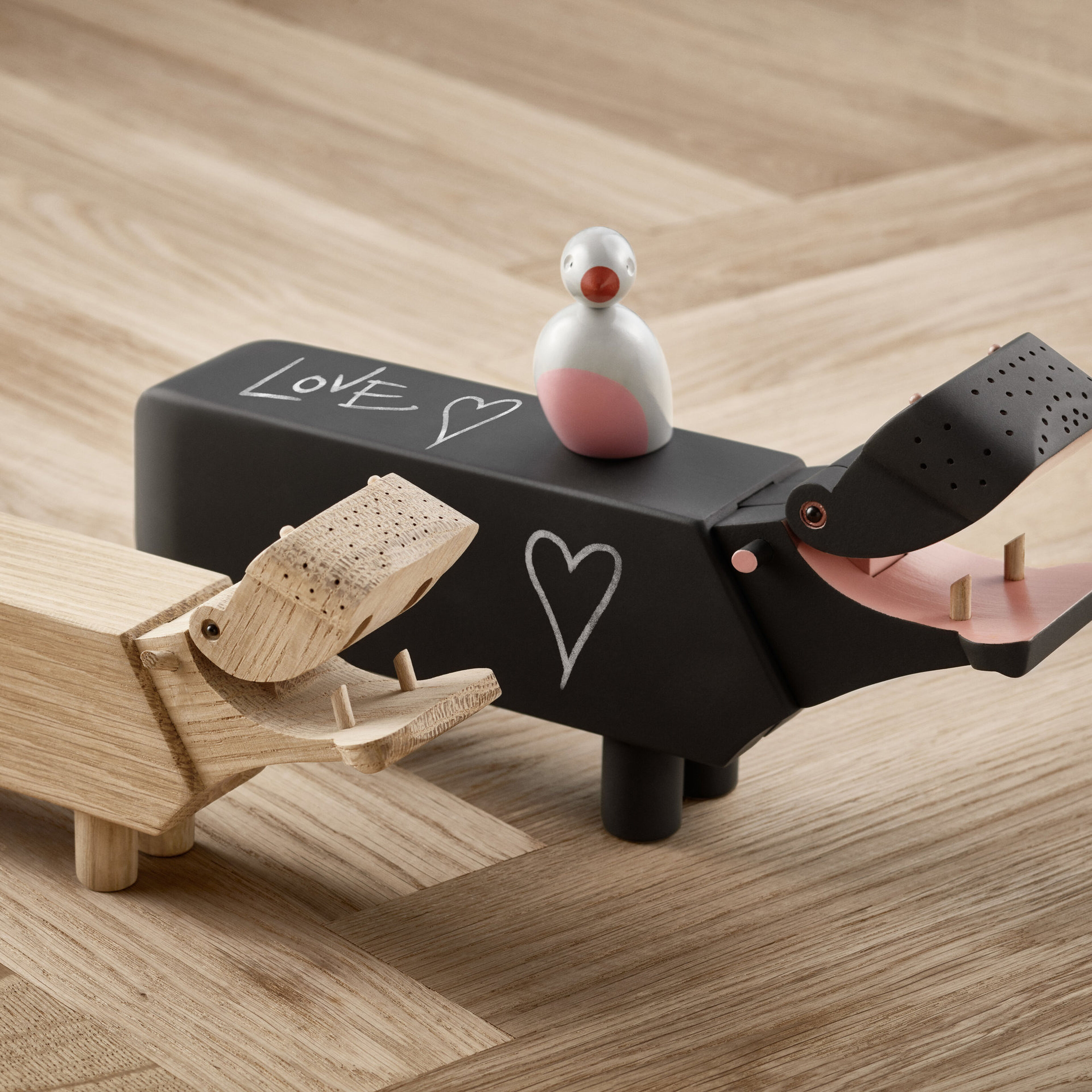 kay-bojesen-flodhest-sortmalet-39206-10625-4