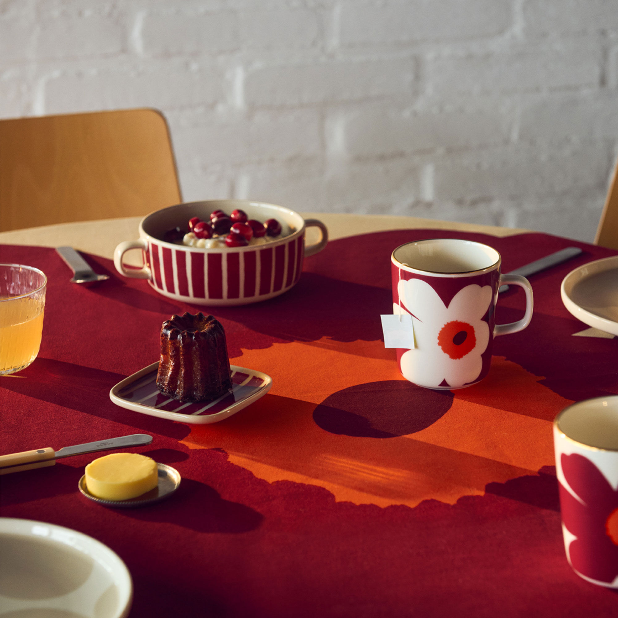 Piccolo kulho kahvoilla 5 dl, viininpunainen/valkoinen