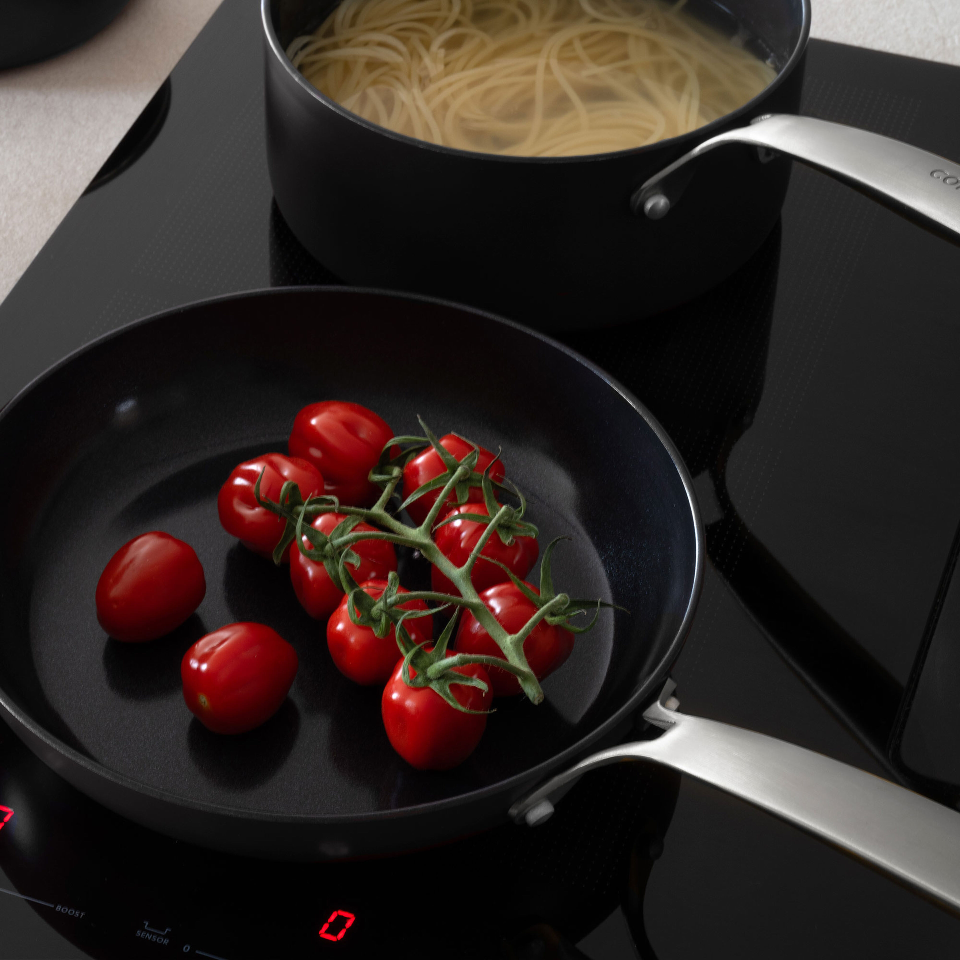 Paistinpannu teräskahvalla 28 cm, musta