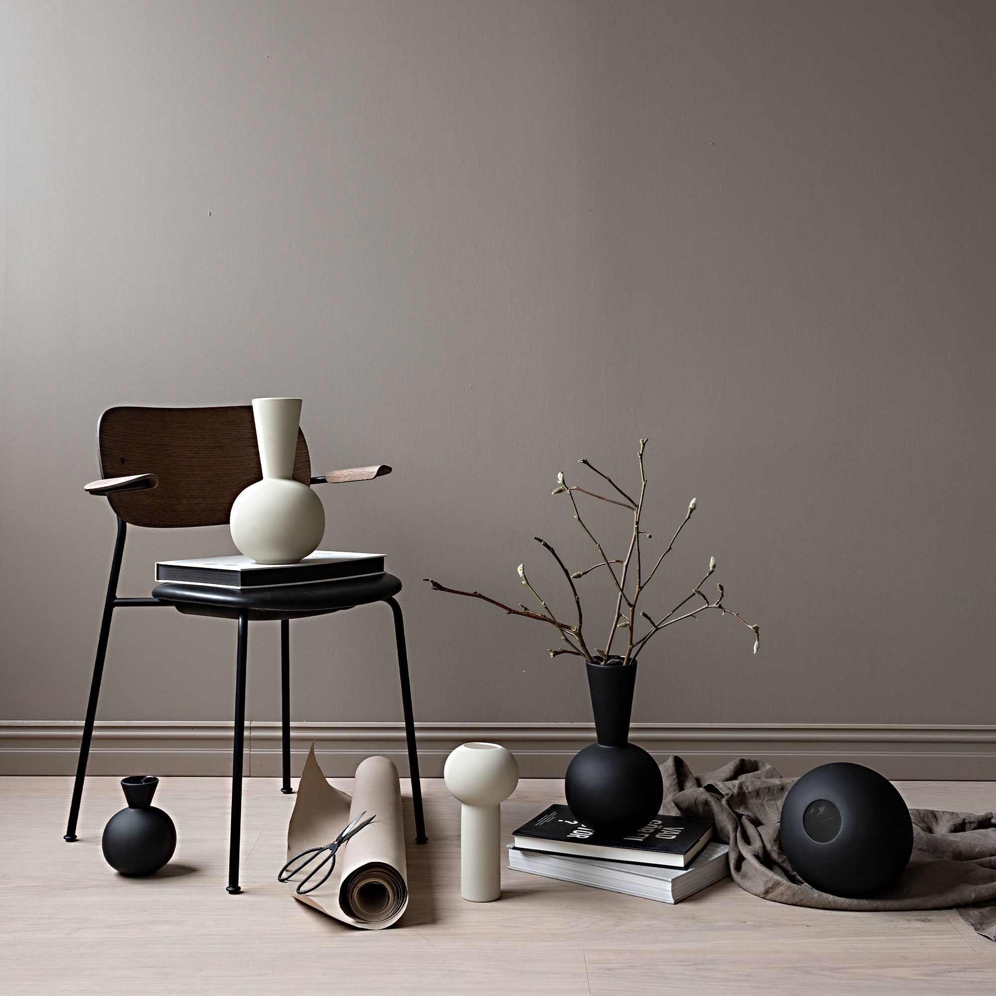 Alternativ bild 1 för Cooee Design Trumpet vas, 16 cm, black