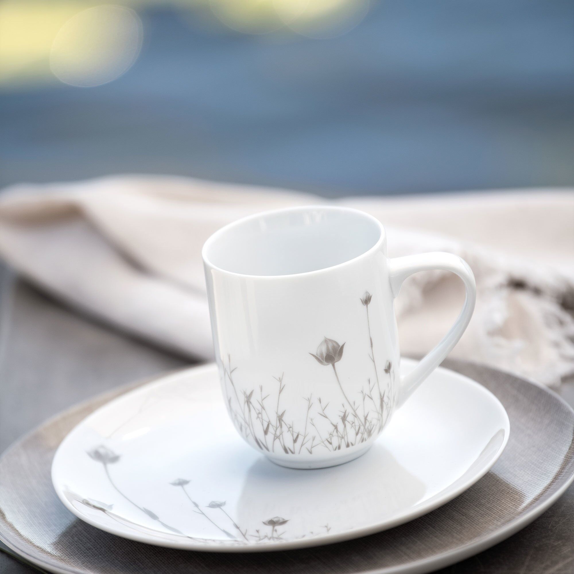 Alternativ bild 1 för Magnor Linen mugg 35 cl, linblomst