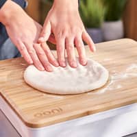Puinen kansi pizzataikinalaatikolle