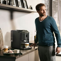 EQ300 täysautomaattinen kahvikone, musta