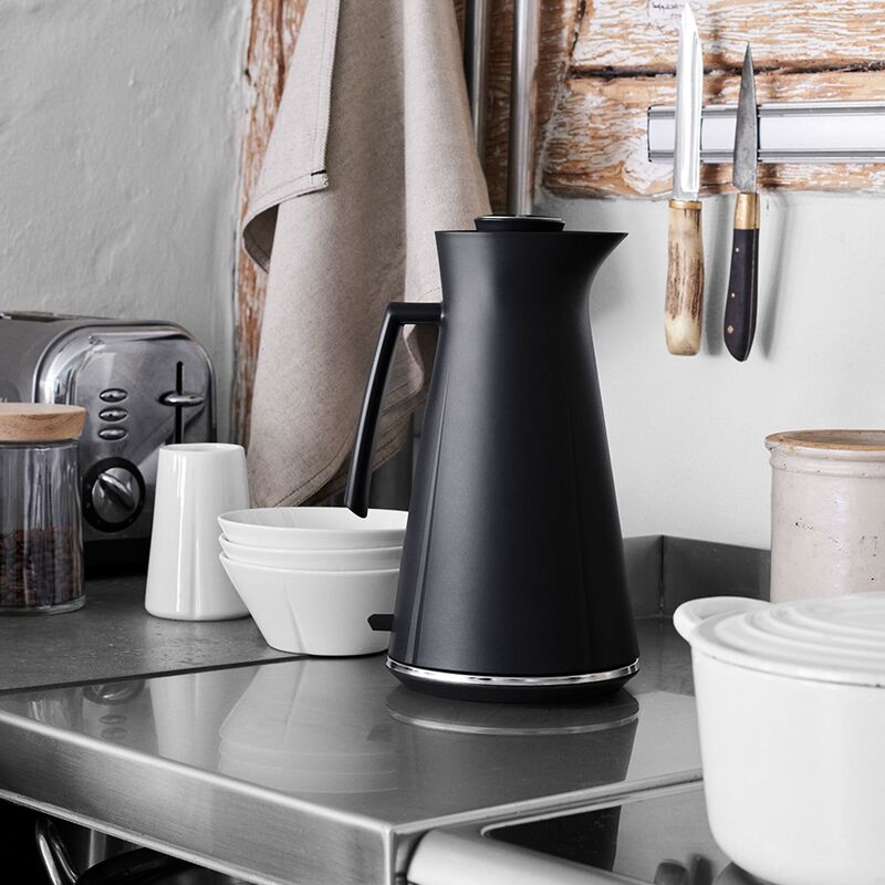 Grand Cru vedenkeitin1,4 litraa, musta/teräs