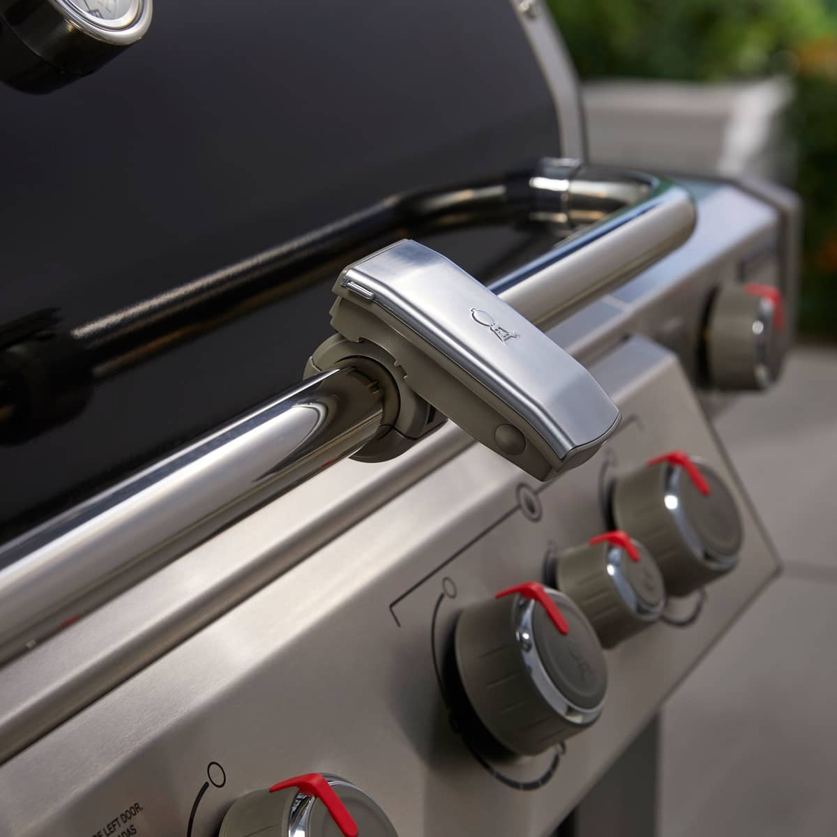 Valaisin kaasugrillin