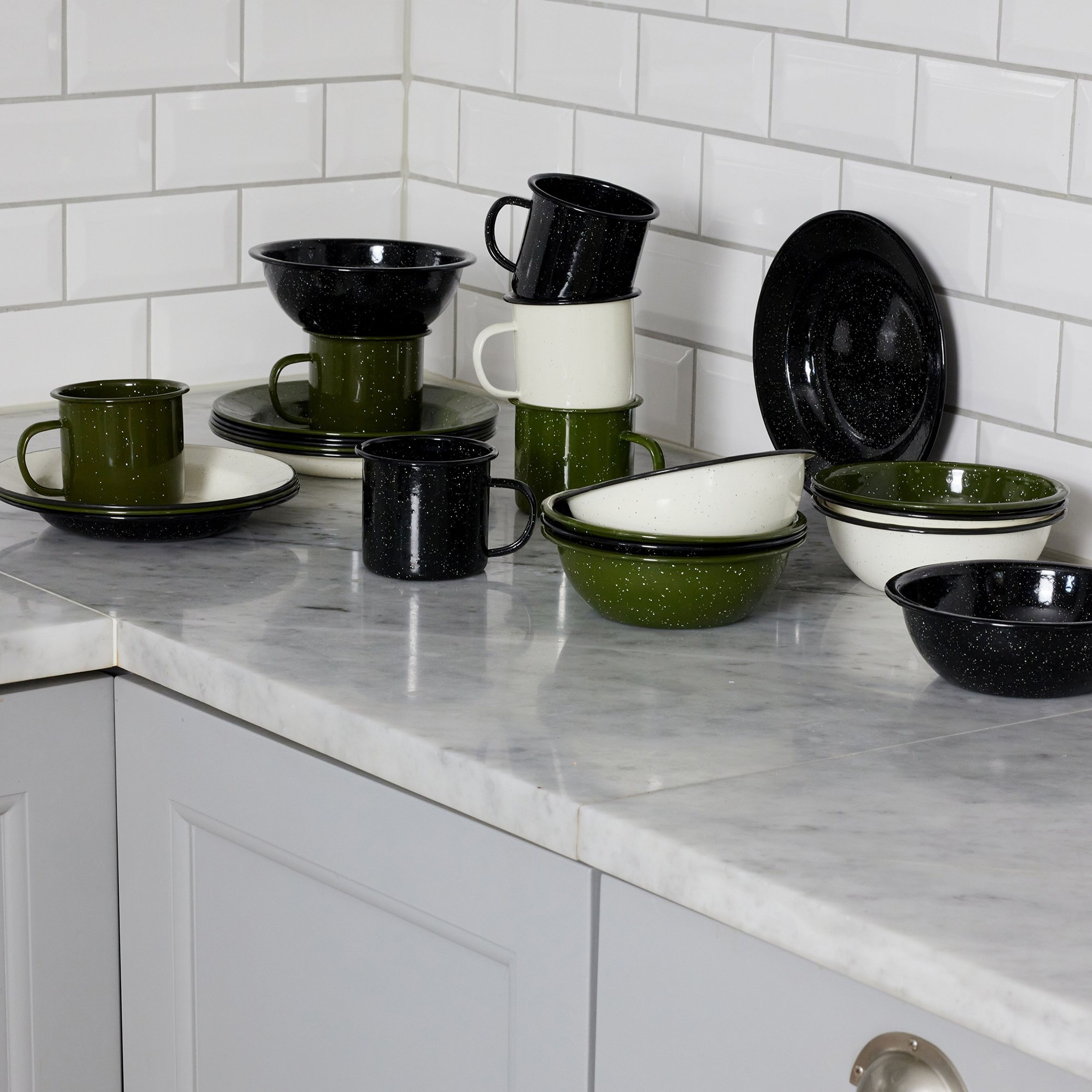 sagaform-doris-emaljekrus-groen-5018212-60597-2