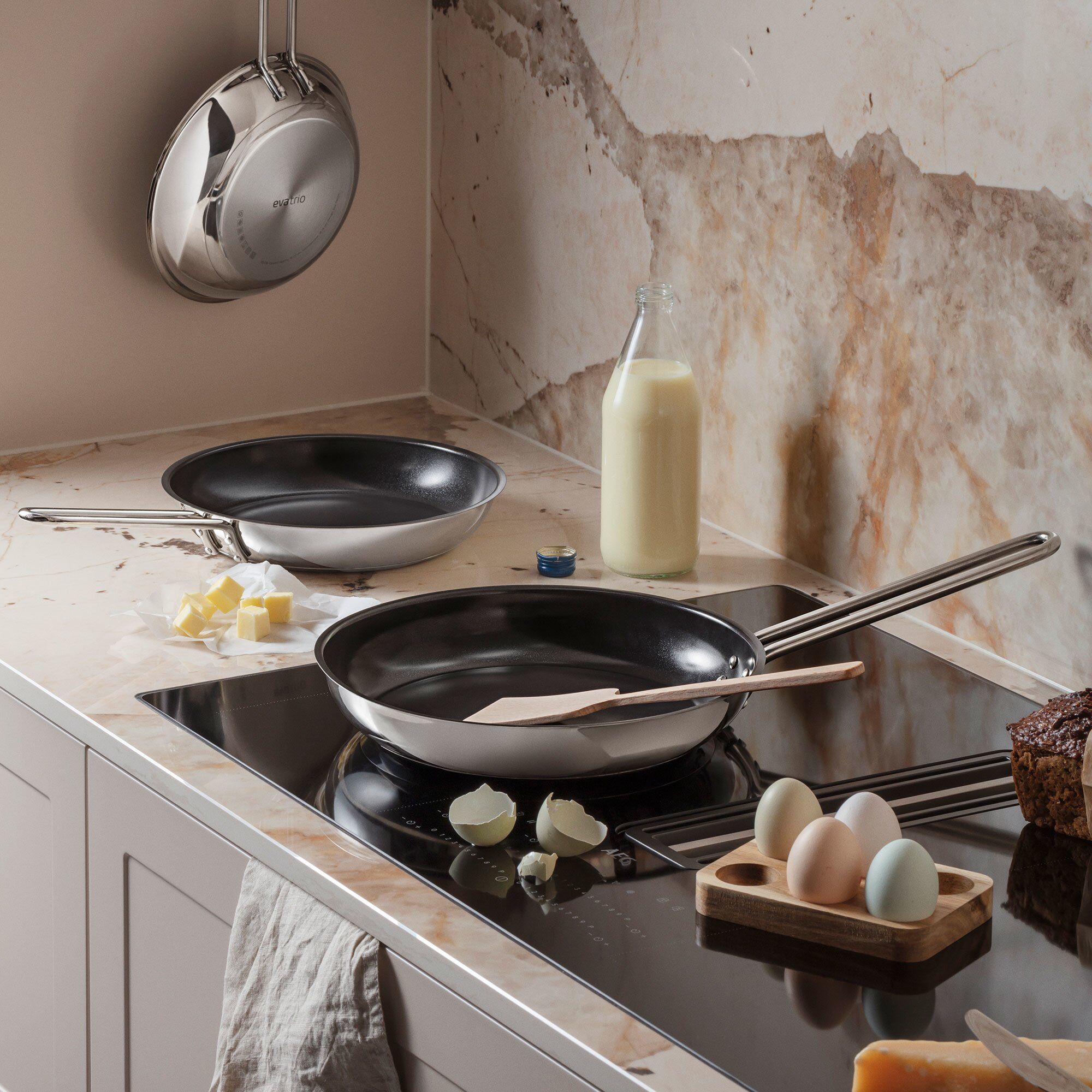 Alternativ bild 1 för Eva Trio Stekpanna med keramisk Slip-Let® 24 cm, rostfritt stål