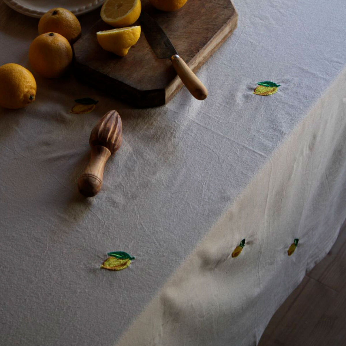 Midnatt Soda Lemon duk 330×145 cm, beige