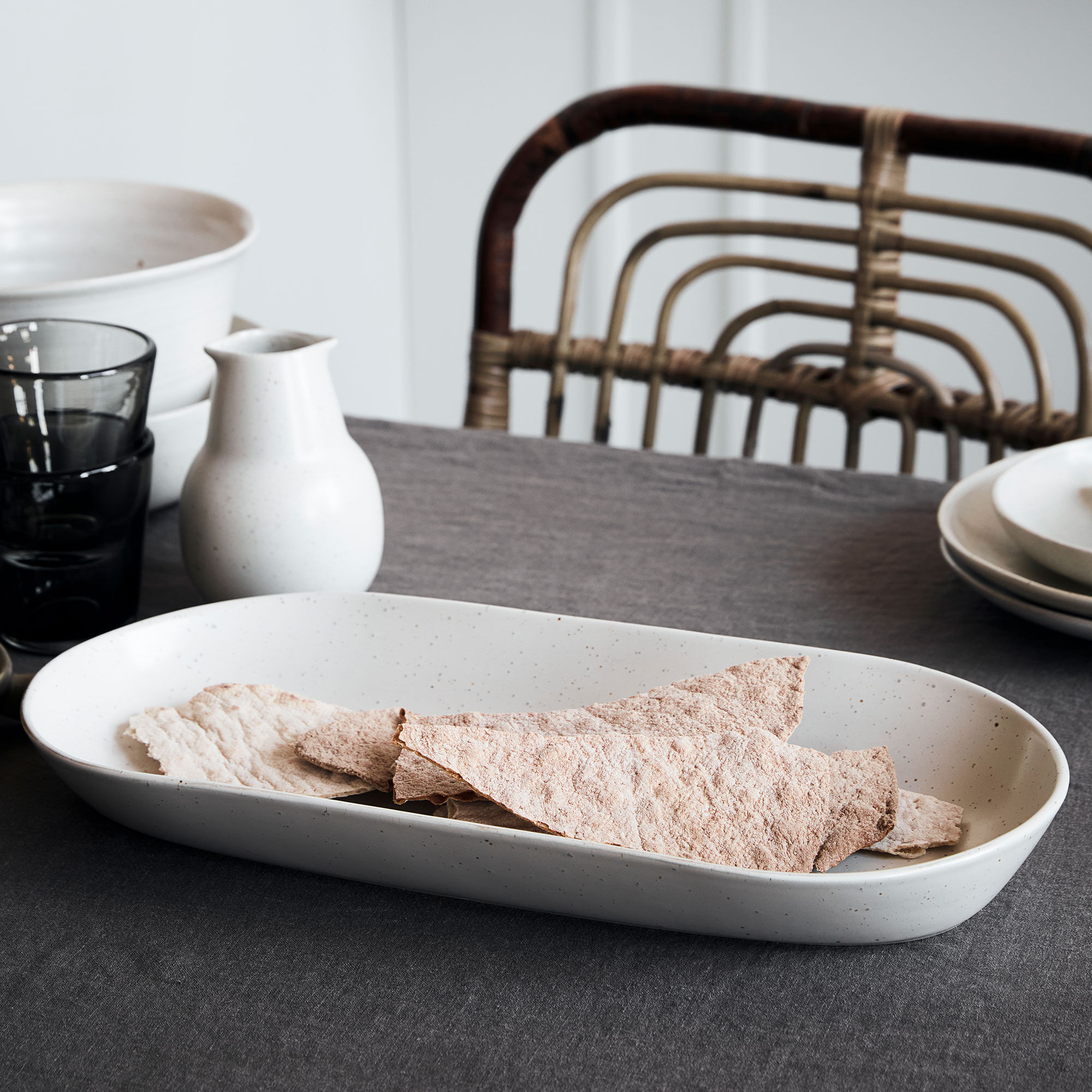 Pion middagstallrik, grå/vit