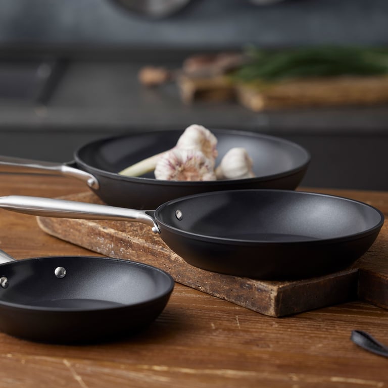 Travo stekpanna non-stick 20 cm, svart aluminium