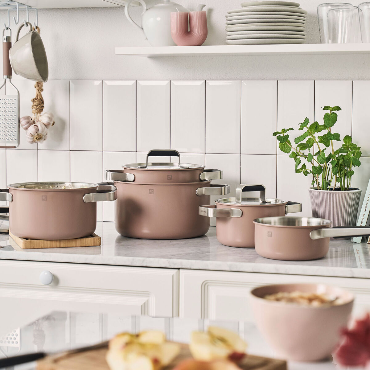 Pure kattilasarja 3 osaa + 2 kantta, ruostumatonta terästä, vaaleanpunainen