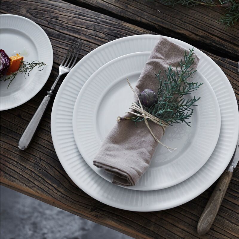 Hvid Plissé tallerken, Ø 22 cm.