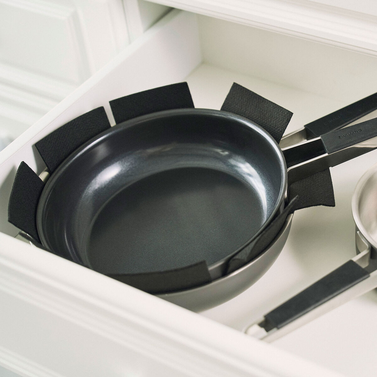 Pure stekpanna 28 cm, rostfritt stål, grå