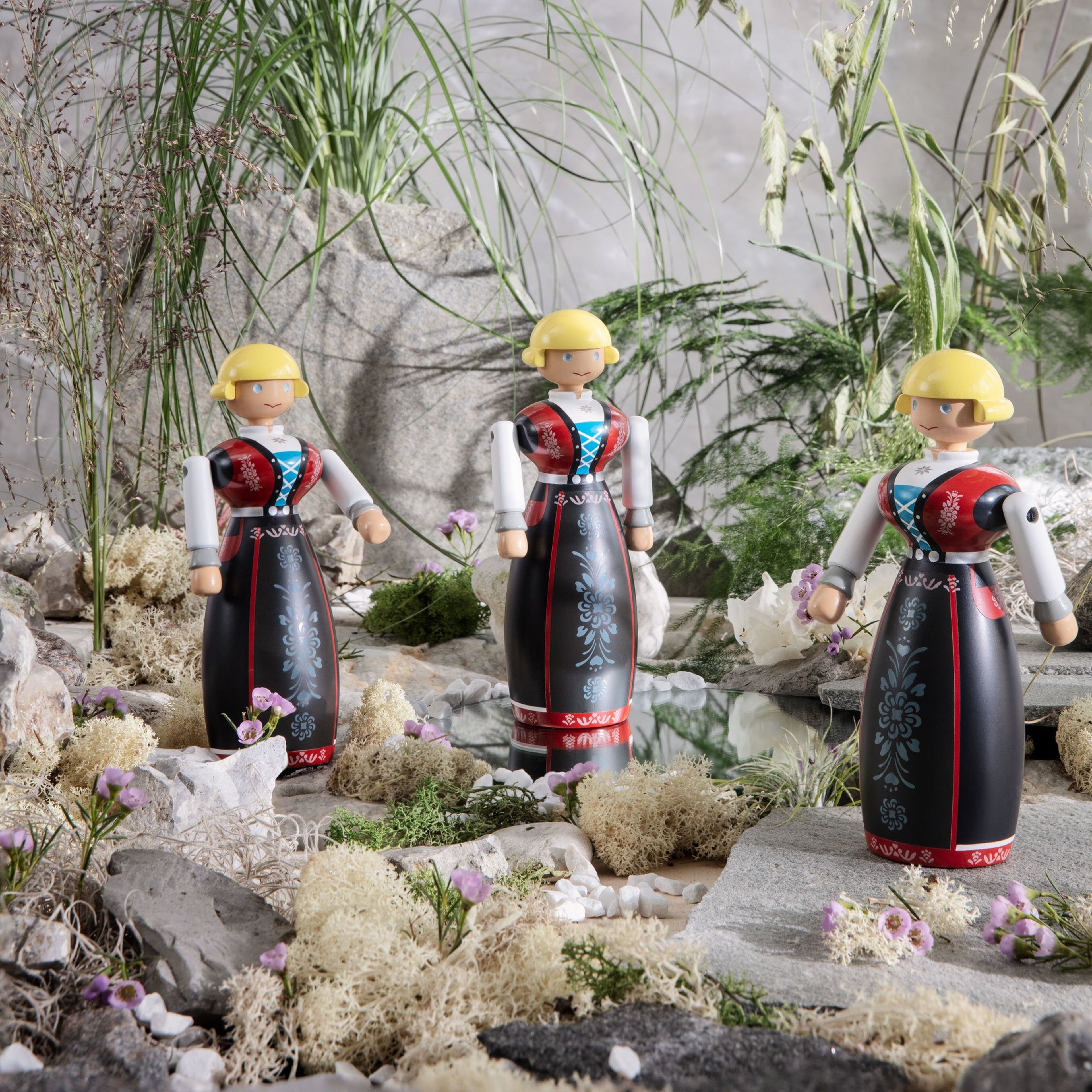 kay-bojesen-norsk-bunad-kvinde-sort-roed-hvid-39287-56241-9