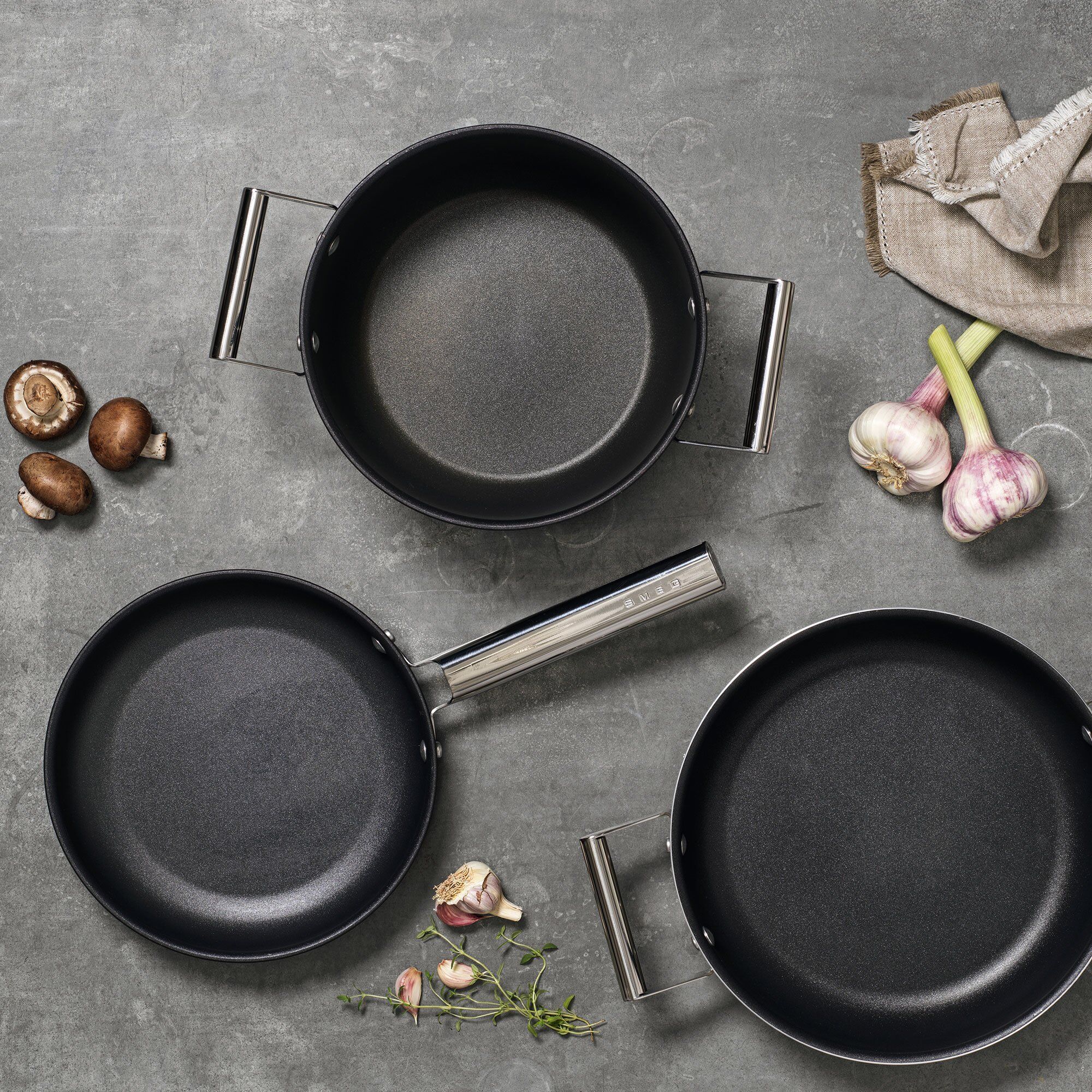 Alternativ bild 1 för Smeg Kastrull m/lock 26 cm, röd