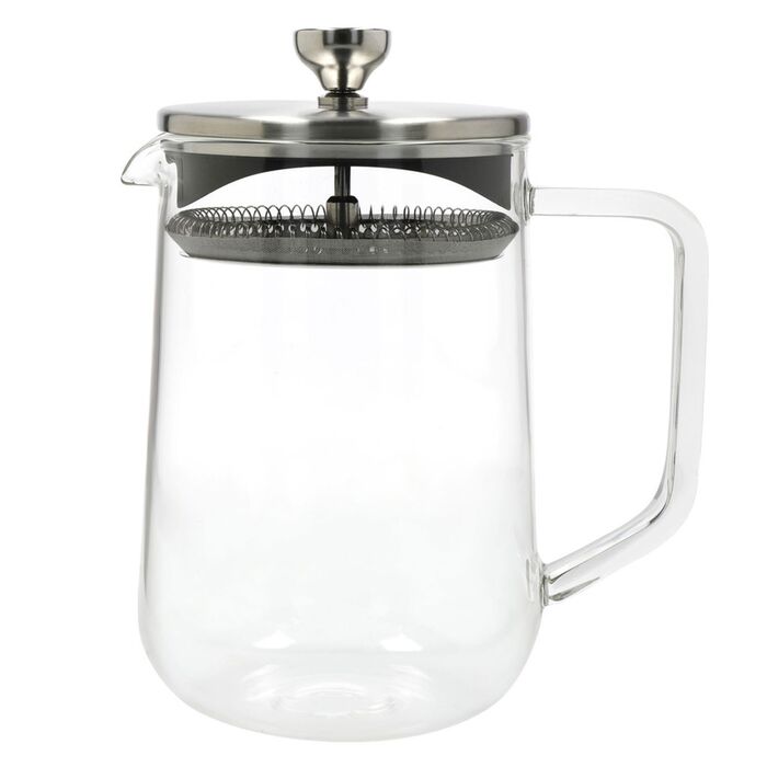 Tekande i klart glas med glashåndtag og et stållåg med finmasket filter, der hænger ned i kanden, på hvid bund