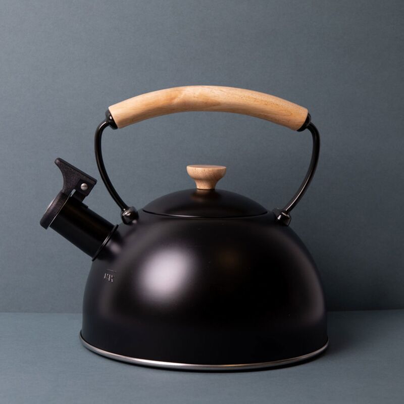 Fløytekjele med trehåndtak, svart