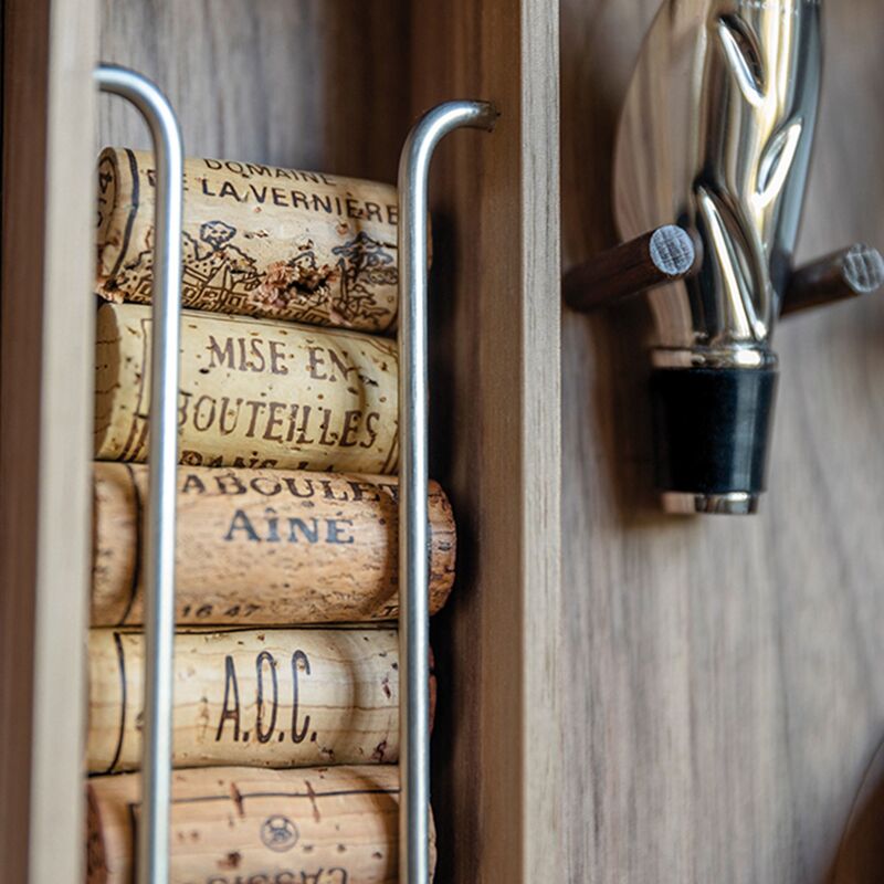 Cabinet d'Oeno-Curiosités skab med vintilbehør