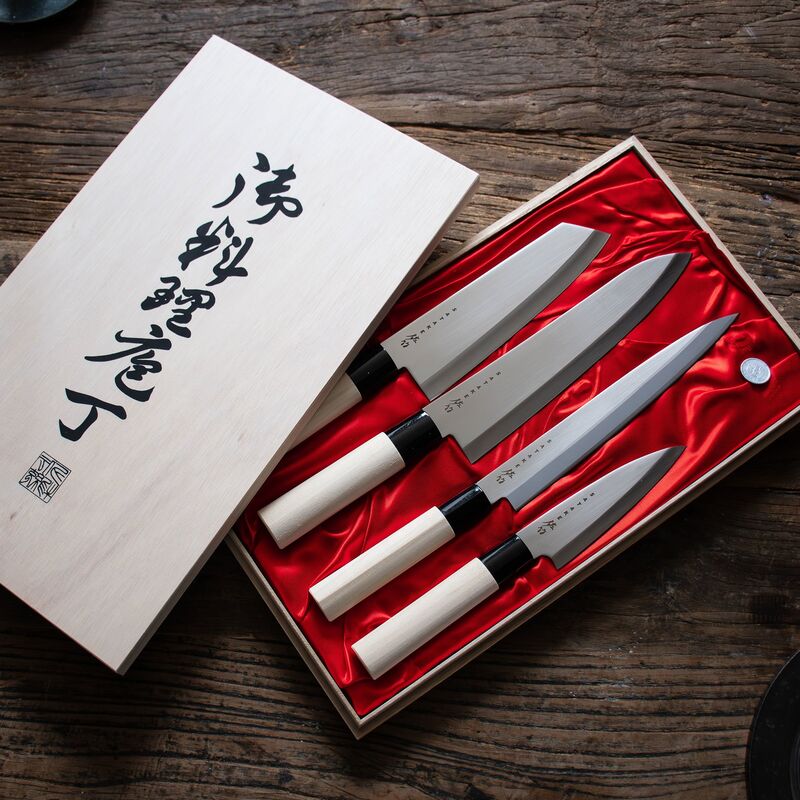 Houcho med 4 knive leveret i balsaboks