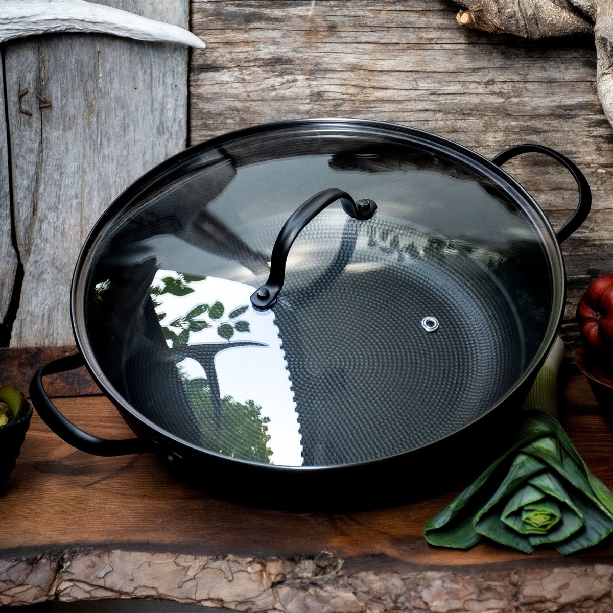 Sauté-pannu 30 cm kevyttä valurautaa