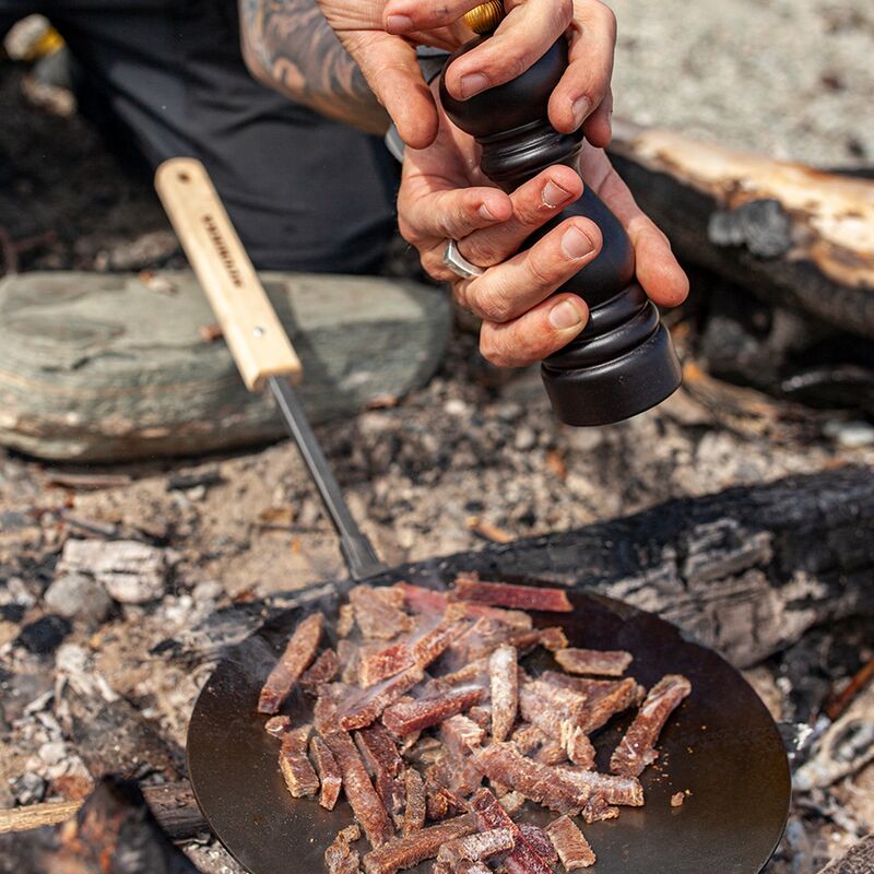 Leisku-retkipannu suojapussissa