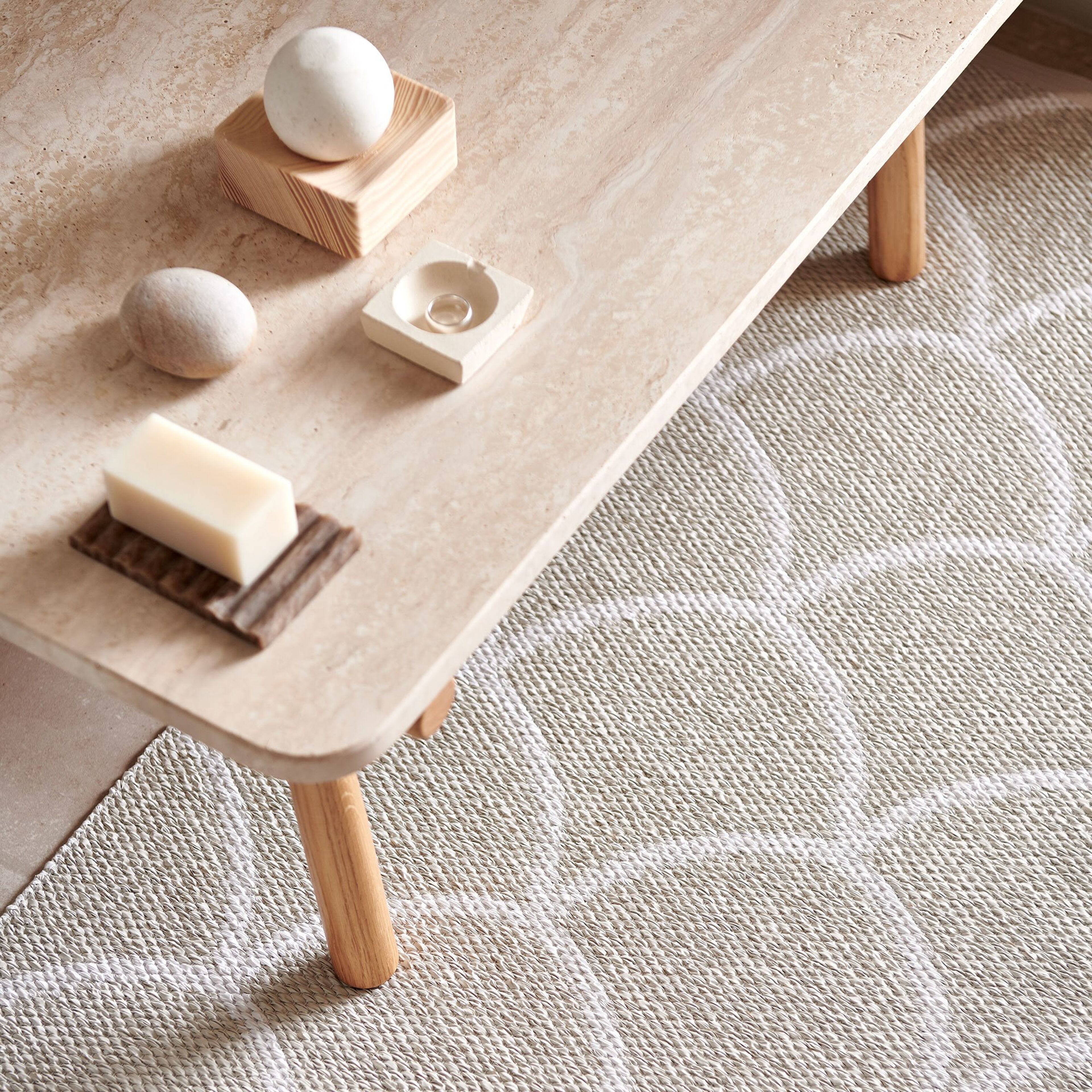 pappelina-guldtaeppe-kotte-linen-vanilla-ke9f722-51460-3