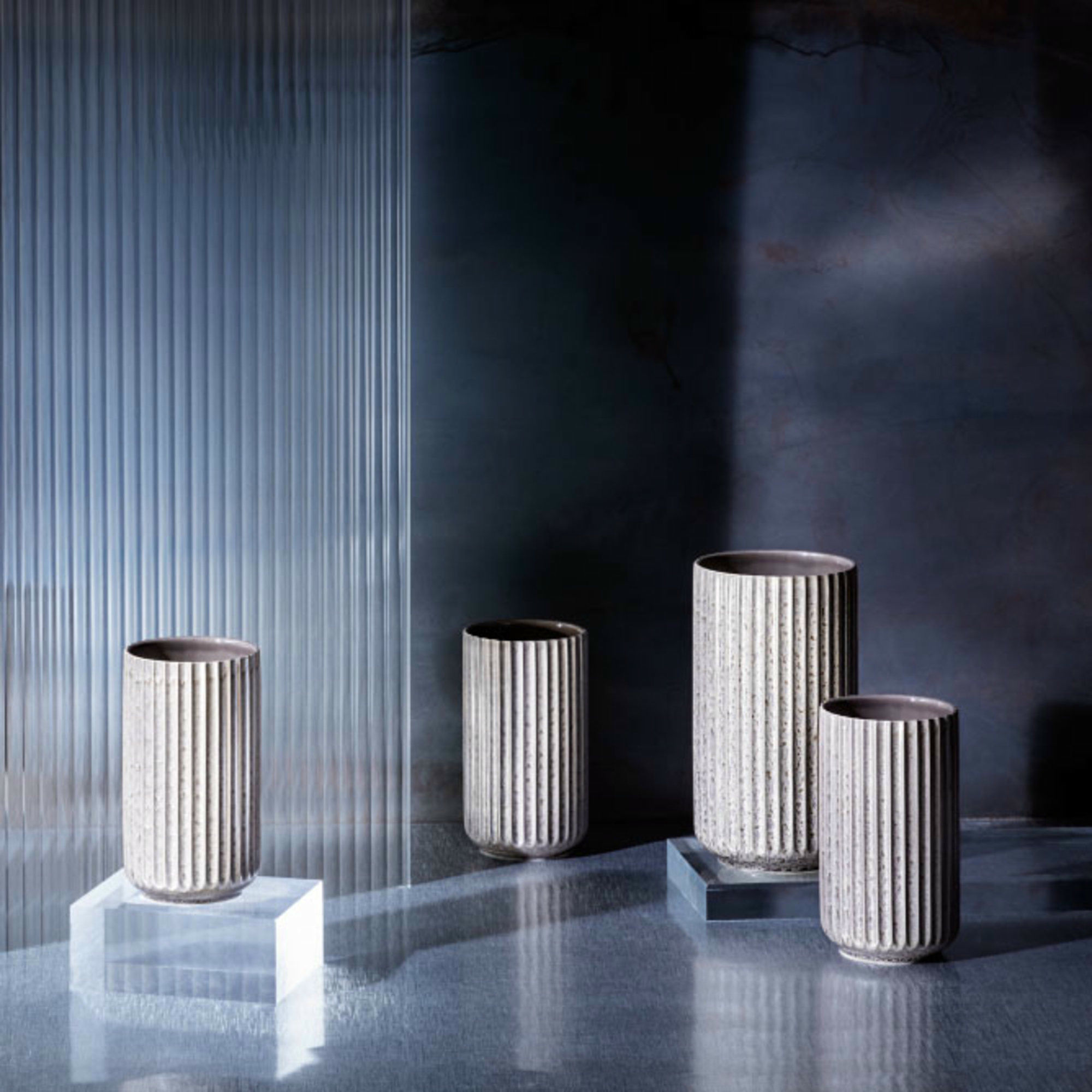 Alternativ bild 1 för Lyngby Porcelæn Radiance Lyngbyvasen 15 cm Grå
