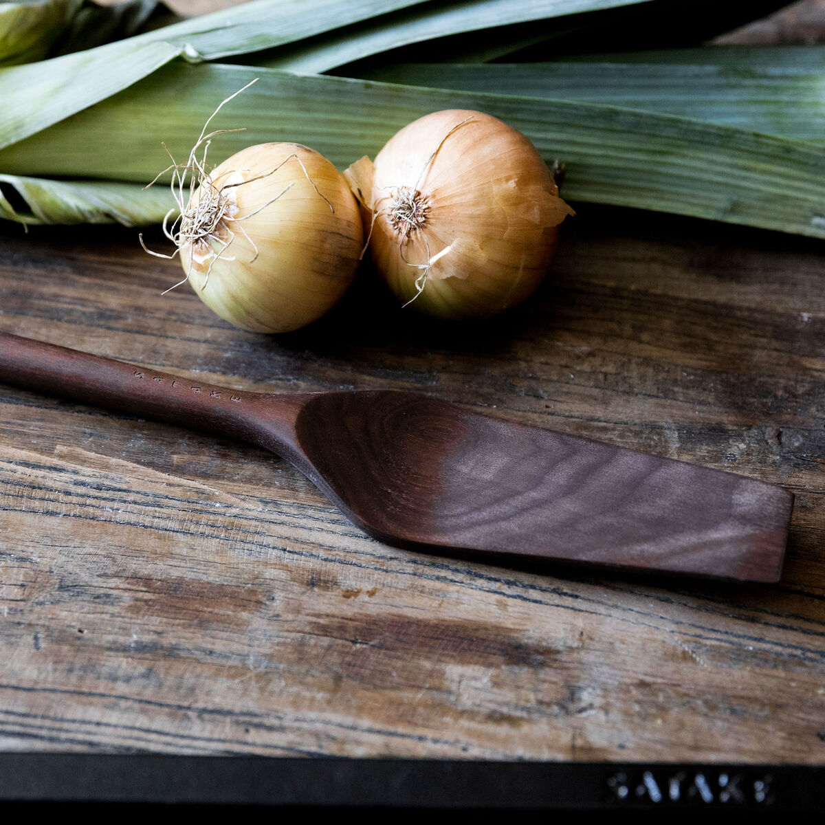 Spateli, saksanpähkinä