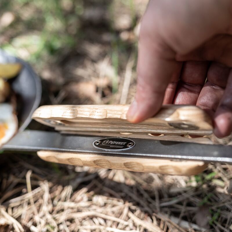 Trähandtag till stekpanna