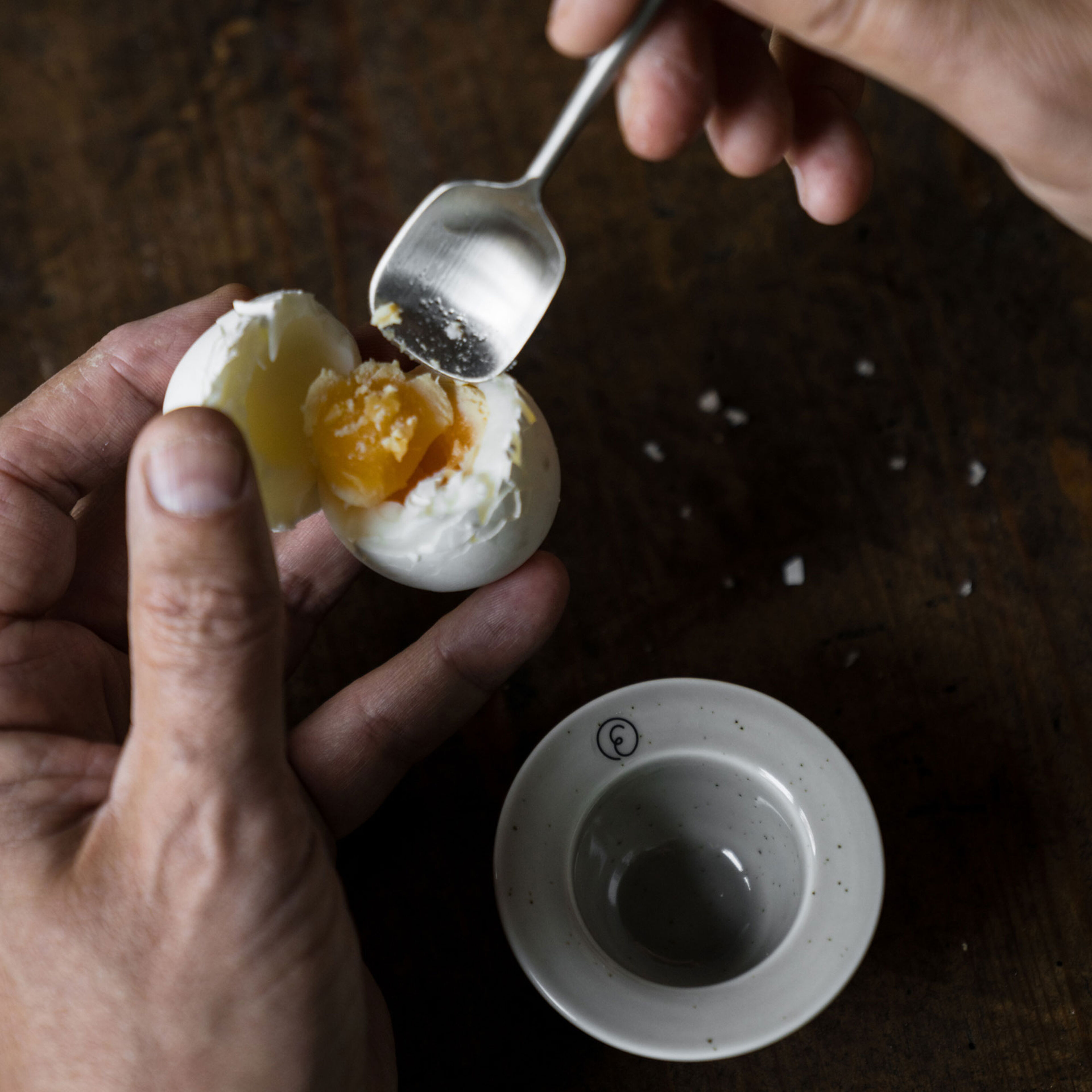 Äggkopp i porslin, sand