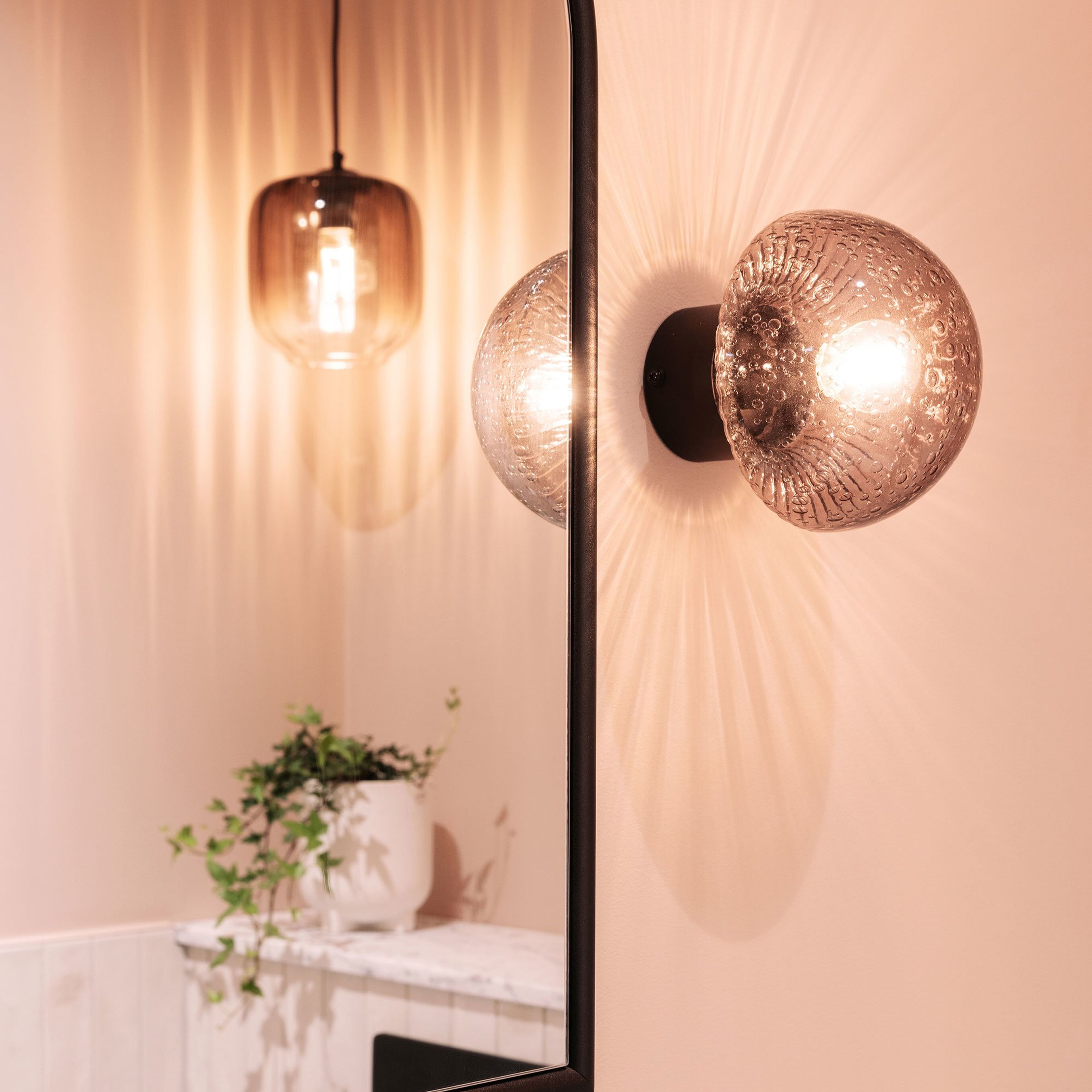 globen-lighting-fungo-16-vaeglampe-roegfarvet-sort-631256-66441-3