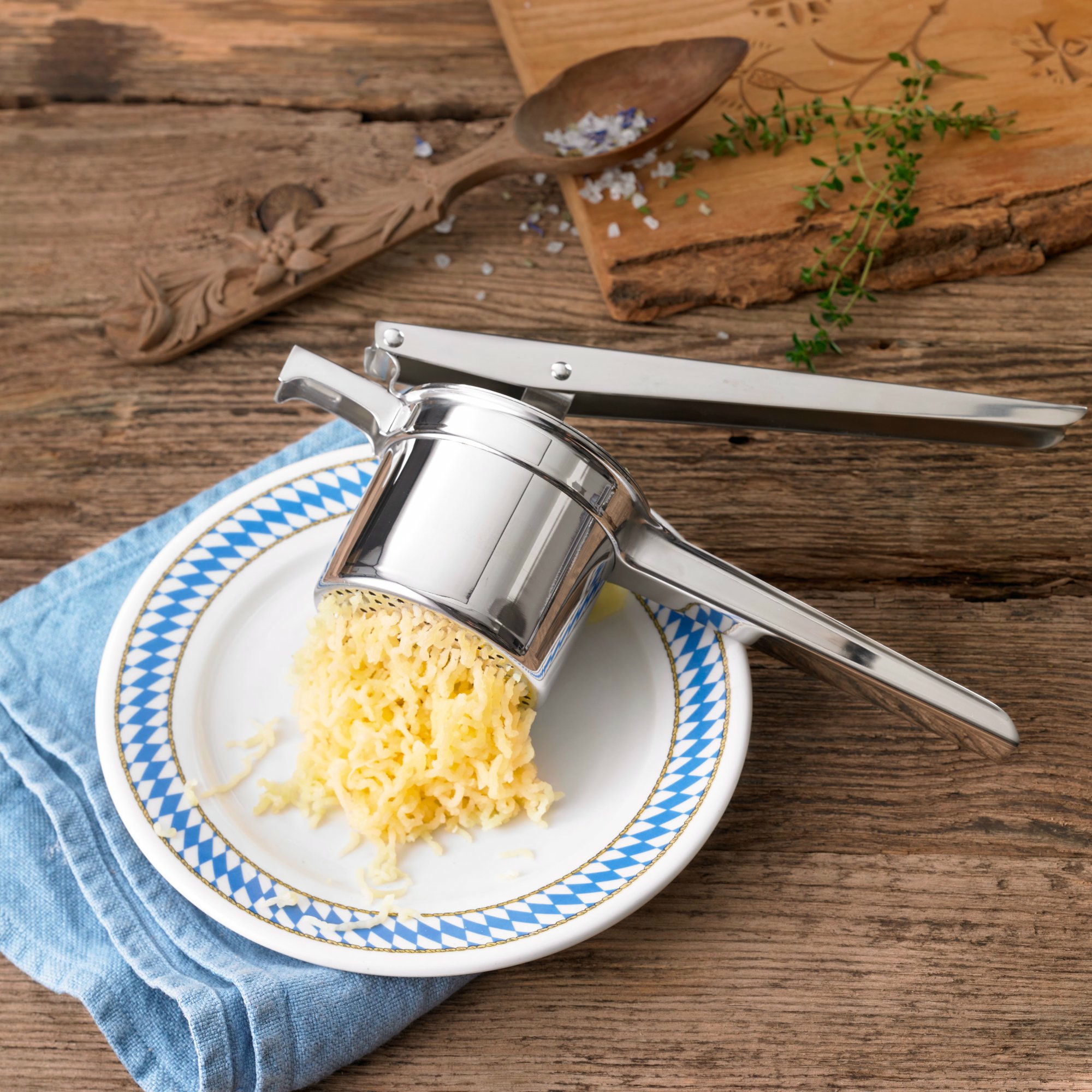 Alternativ bild 1 för WMF Gourmet Potatispress 26,5 cm.