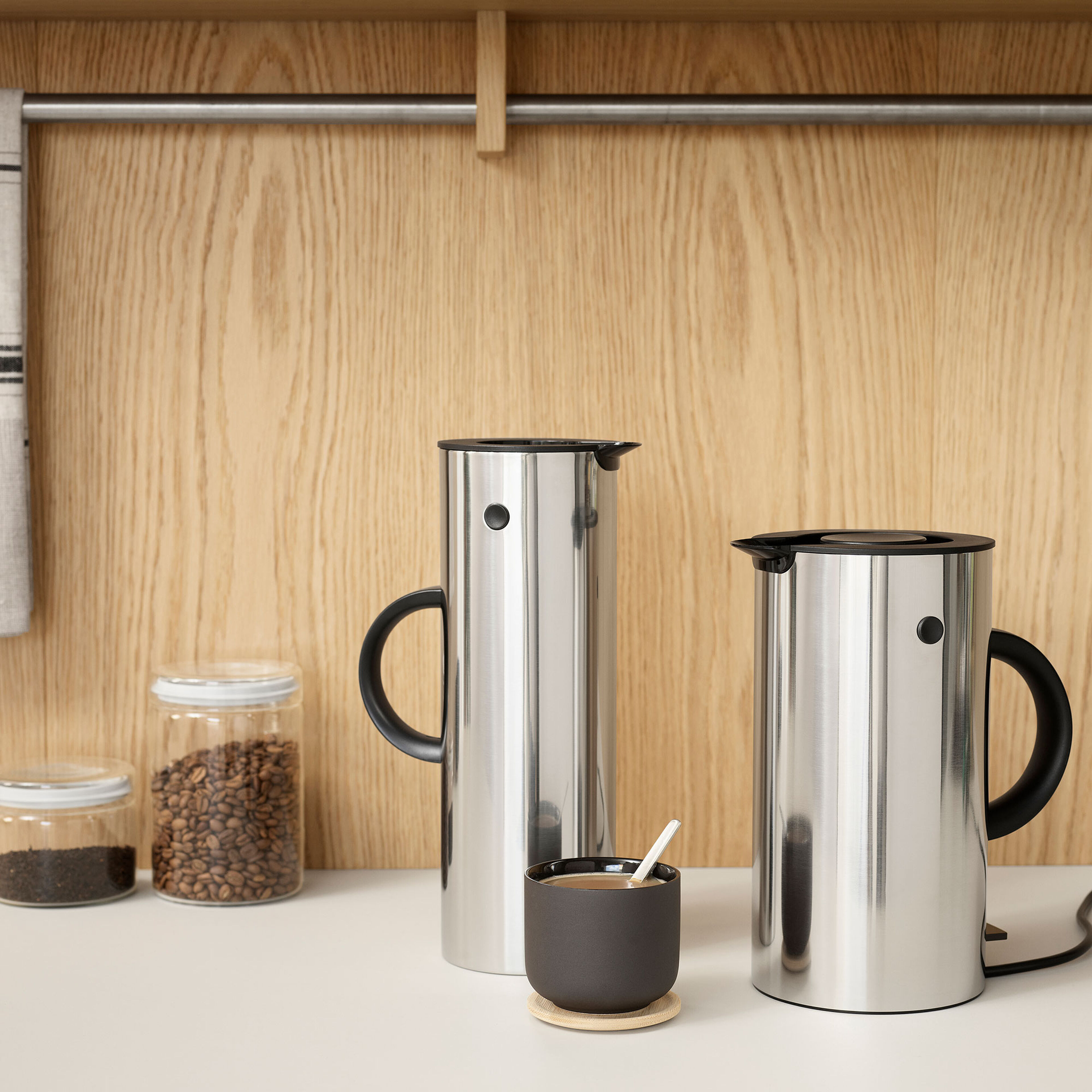 EM77 Termoskanna Stål