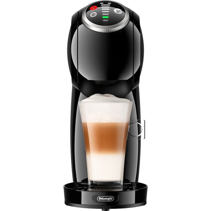 Sort Dolce Gusto Genio S Plus kapselmaskine med et glas latte macchiato