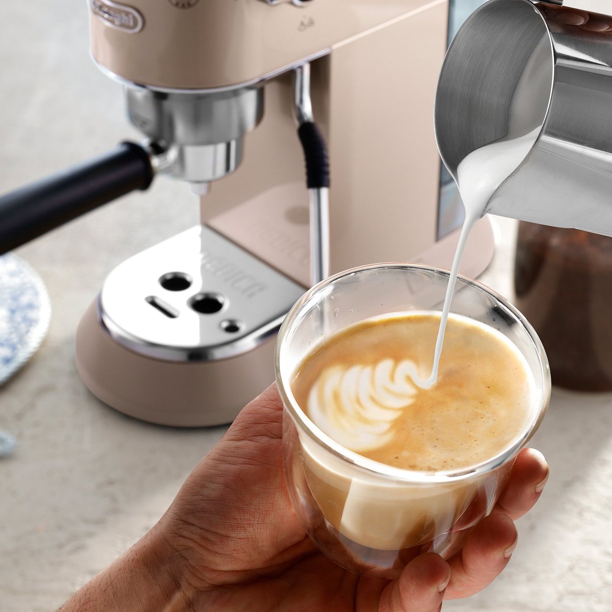 EC885 Dedica Arte espressomaskin, beige