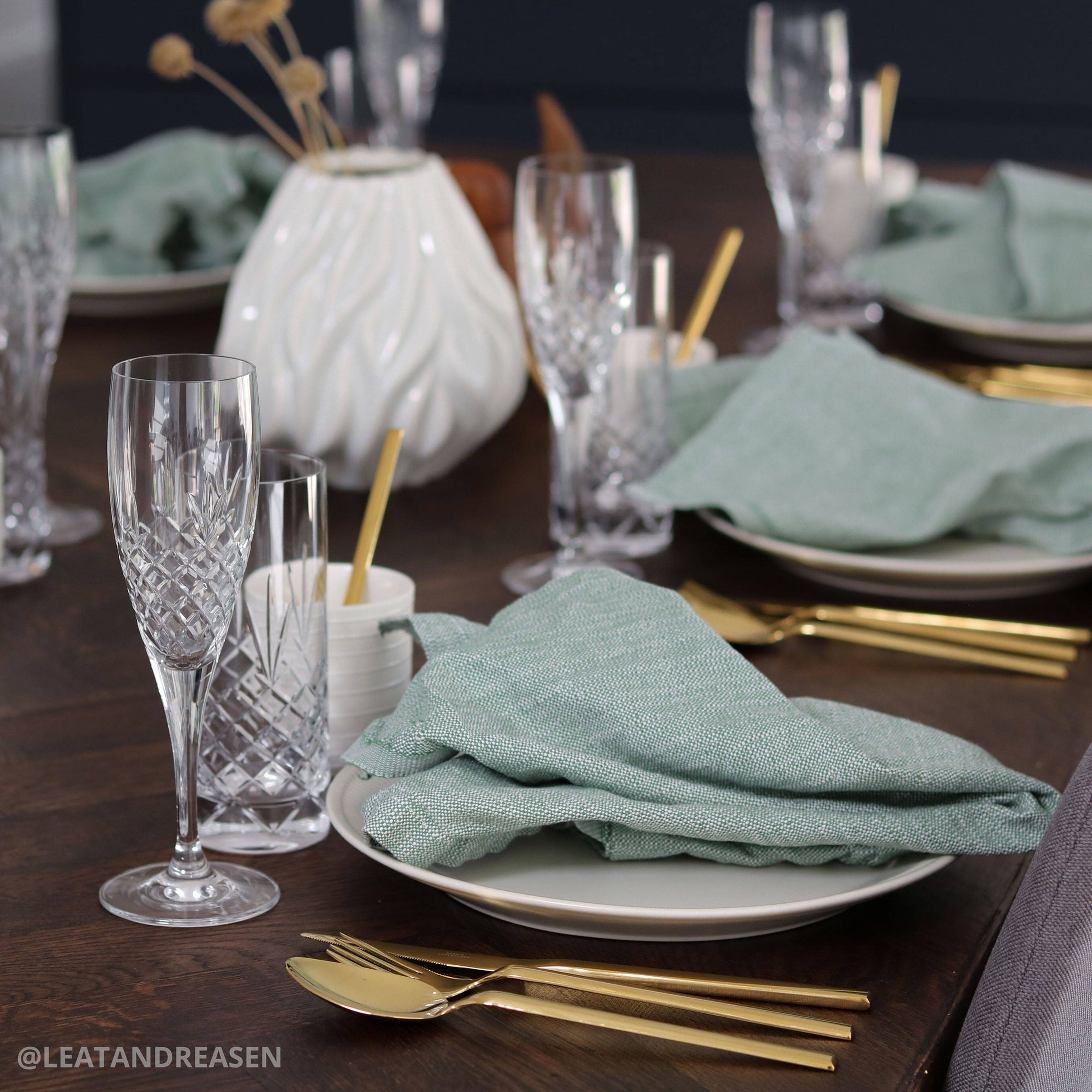 broste-copenhagen-tvis-titanium-rose-gold-bestiksaet-m-16-dele-14479003-21544-4