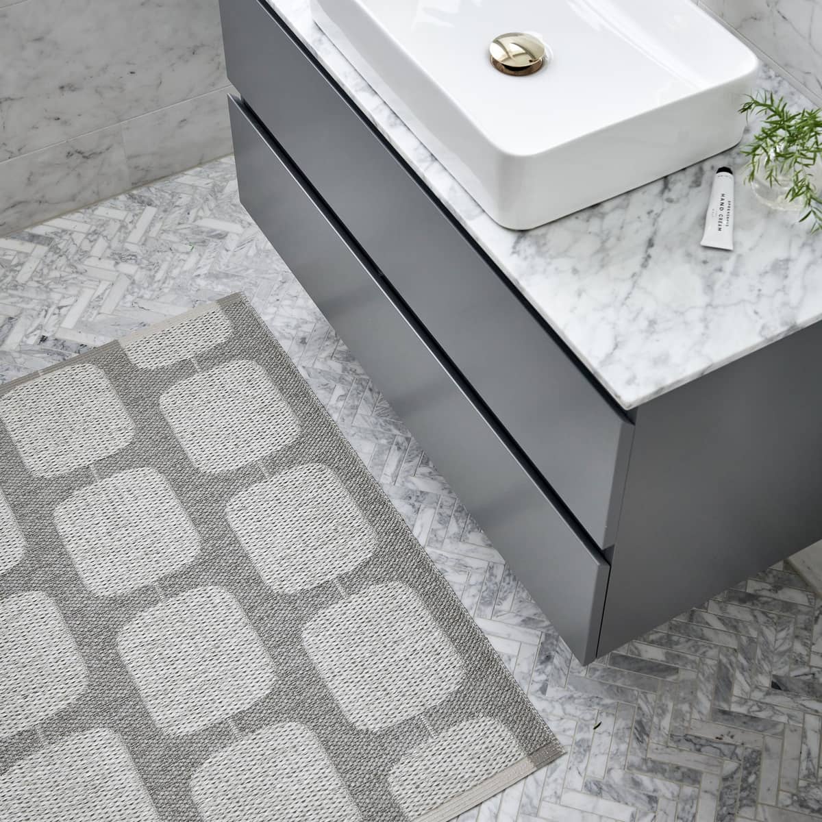 Matta Sten, 70 x 300 cm, warm grey/fossil
