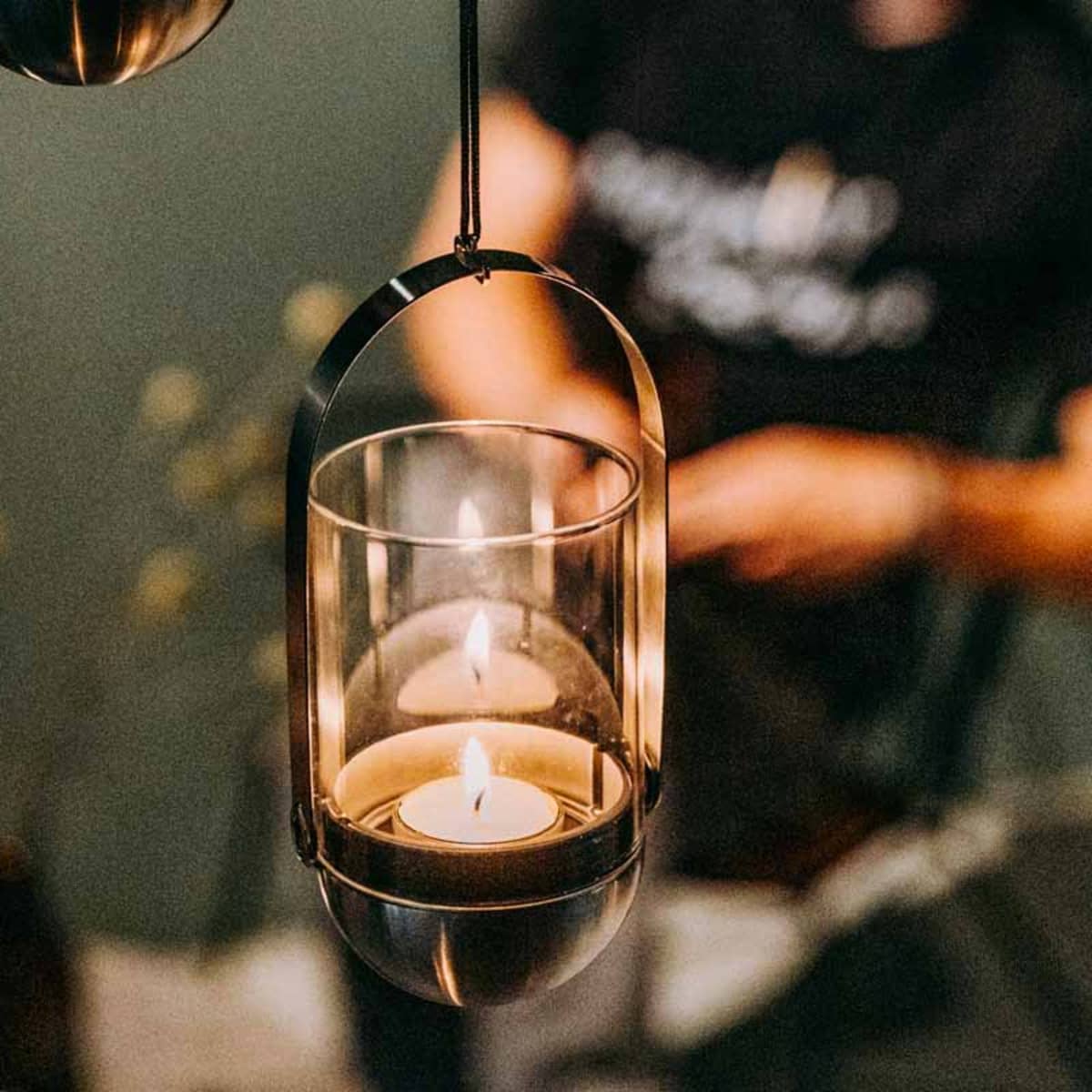 Gravity Candle M90, Hengende