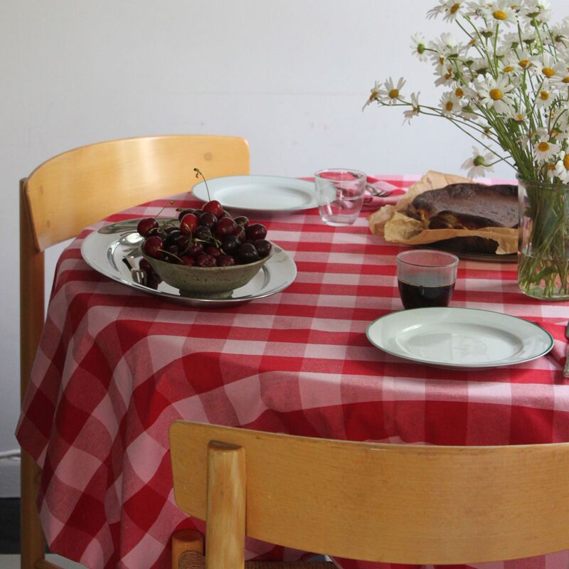 Paola bordsduk 250x145 cm, röd/rosa